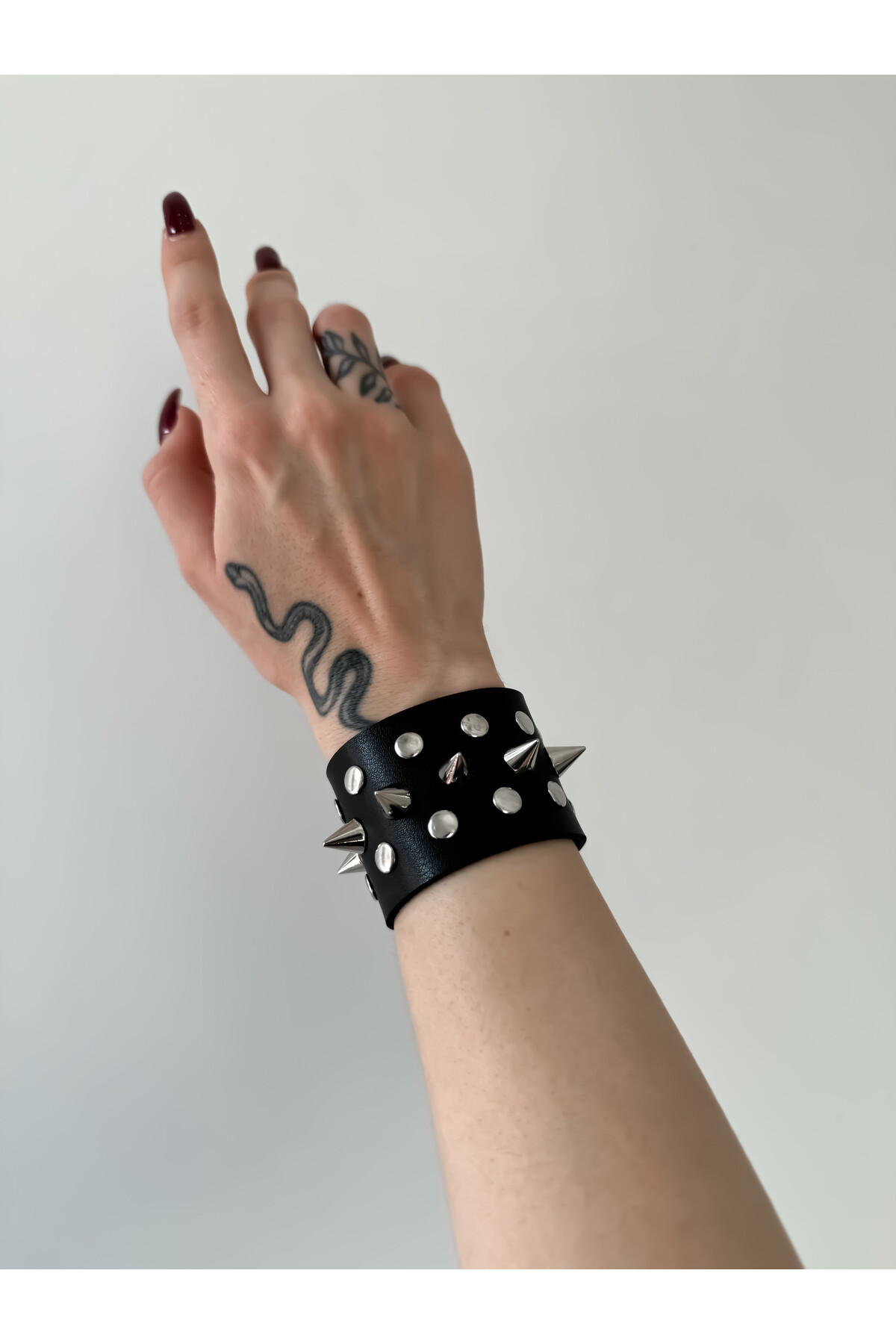 Gothic Gotik Punk Çivili Zımbalı Suni Deri Geniş Bileklik Spikelı Bileklik (Unisex Bedenli) - 2