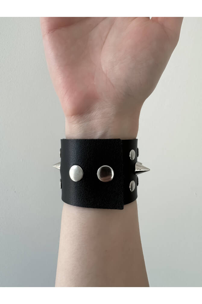Gothic Gotik Punk Çivili Zımbalı Suni Deri Geniş Bileklik Spikelı Bileklik (Unisex Bedenli) - 3