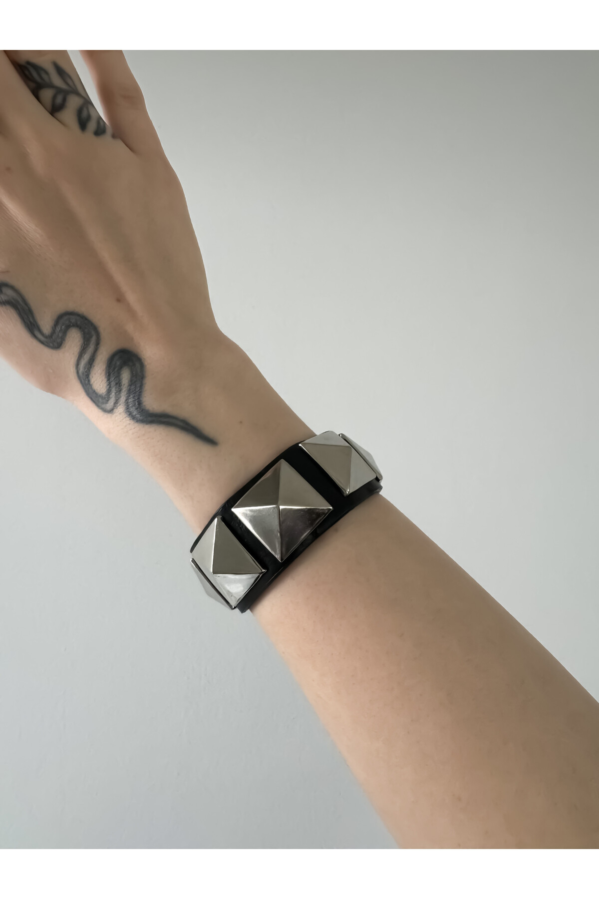 Gotik Gothic Punk Büyük Zımbalı Geniş Suni Deri Bileklik (Unisex) - 2