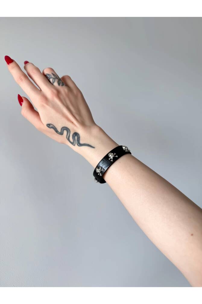 Gotik Gothic Punk Kuru Kafalı Suni Deri Bileklik (UNISEX) - 2