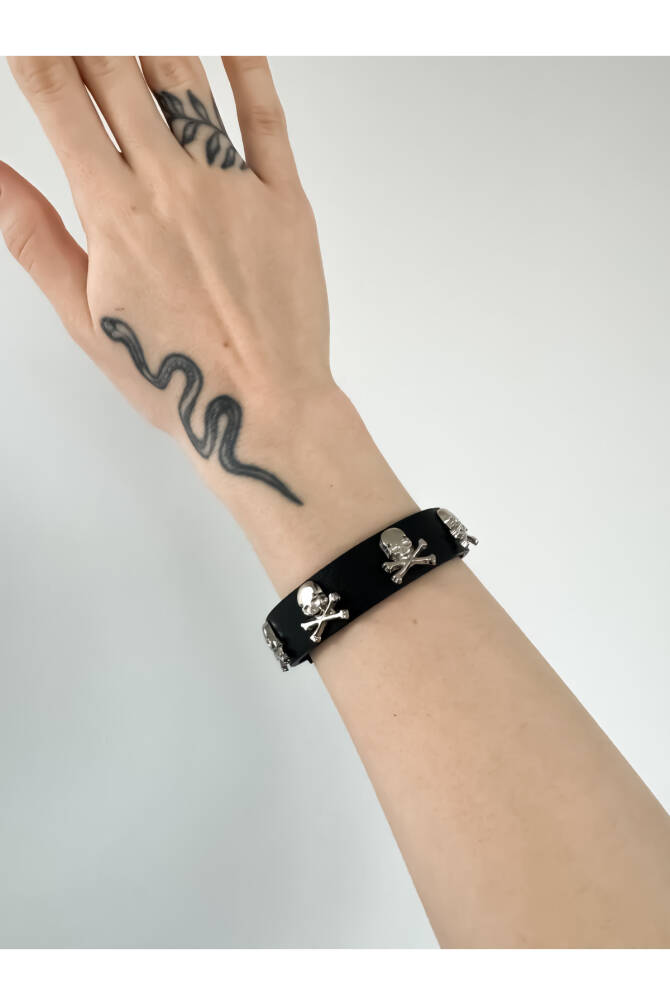 Gotik Gothic Punk Kuru Kafalı Suni Deri Bileklik (Unisex) - 1