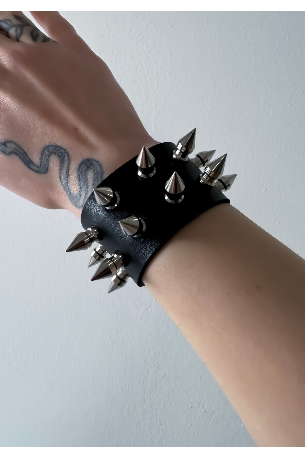 Gotik Gothic Punk Oluklu Spikelı Suni Deri Bileklik Spikelı Deri Bileklik Çivili Bileklik - DarkellaStore