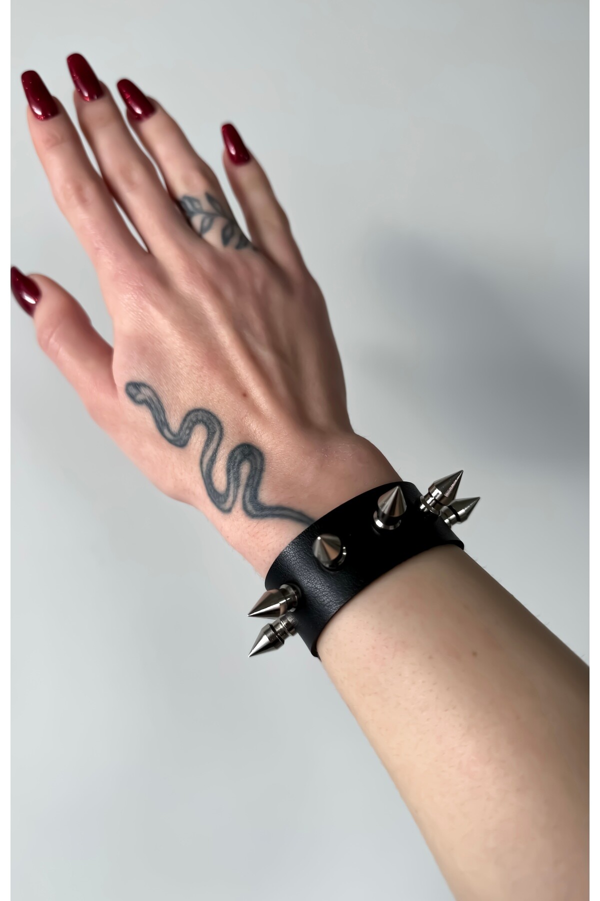 Gotik Gothic Punk Tek Sıralı Oluklu Spikelı Suni Deri Bileklik Spikelı Deri Bileklik Çivili Bileklik - 5