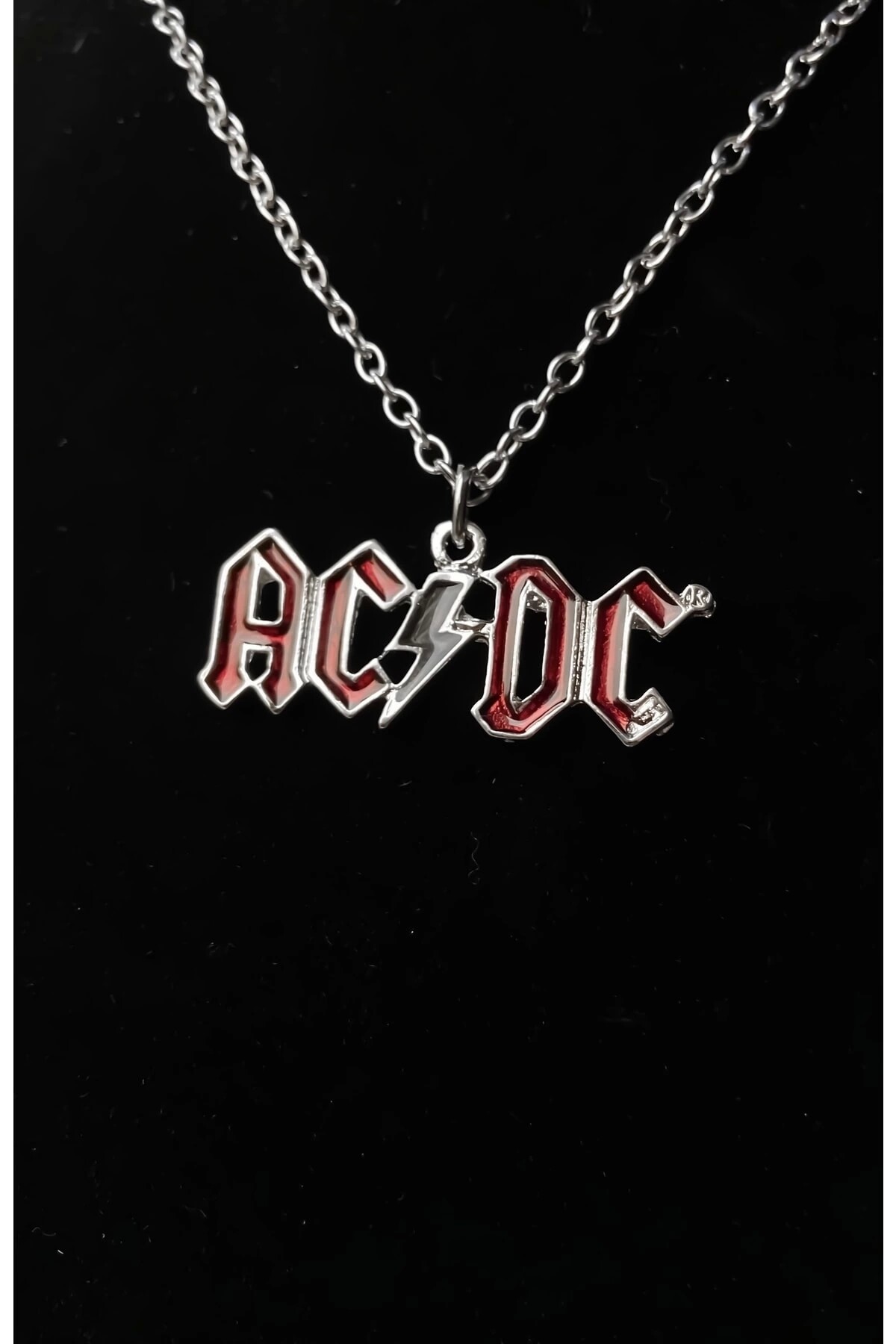 Gotik Kırmızı Yaldızlı Ac Dc Grup Kolye - DarkellaStore