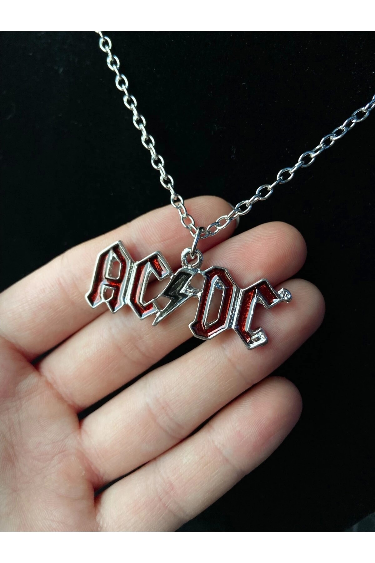 Gotik Kırmızı Yaldızlı Ac Dc Grup Kolye - 3
