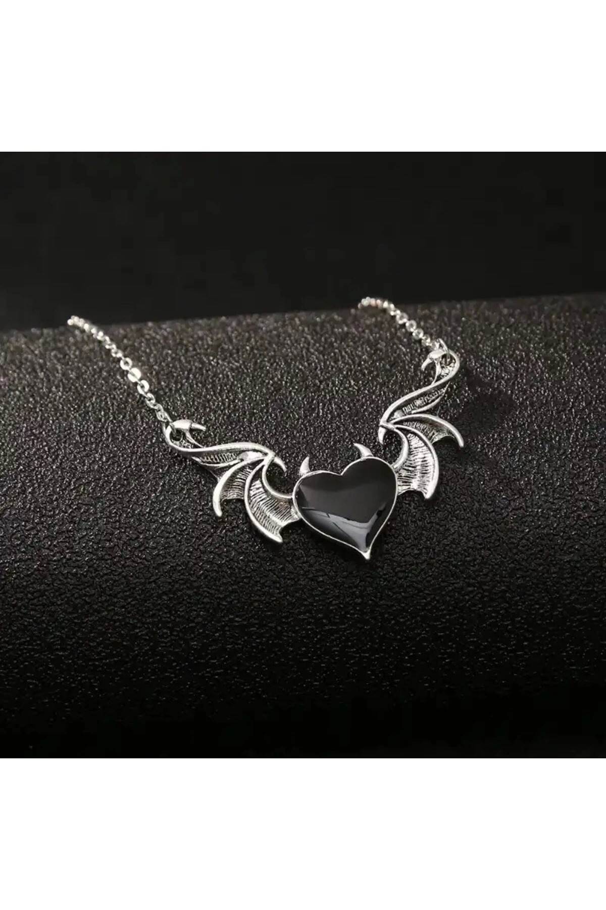 Gotik Lolita Kalpli Şeytan Kulaklı Kanatlı Kolye - DarkellaStore