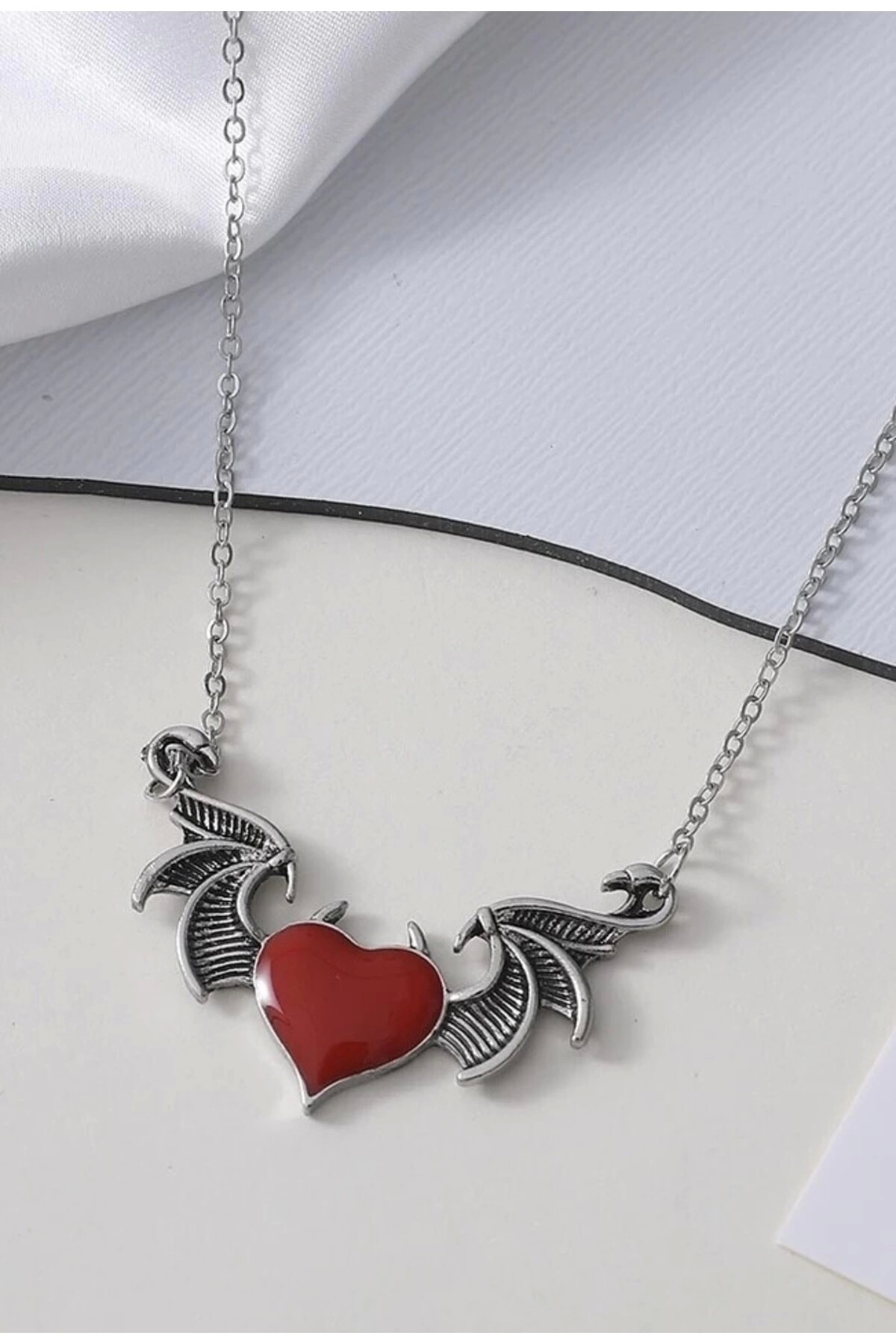 Gotik Lolita Kalpli Şeytan Kulaklı Kanatlı Kolye - DarkellaStore