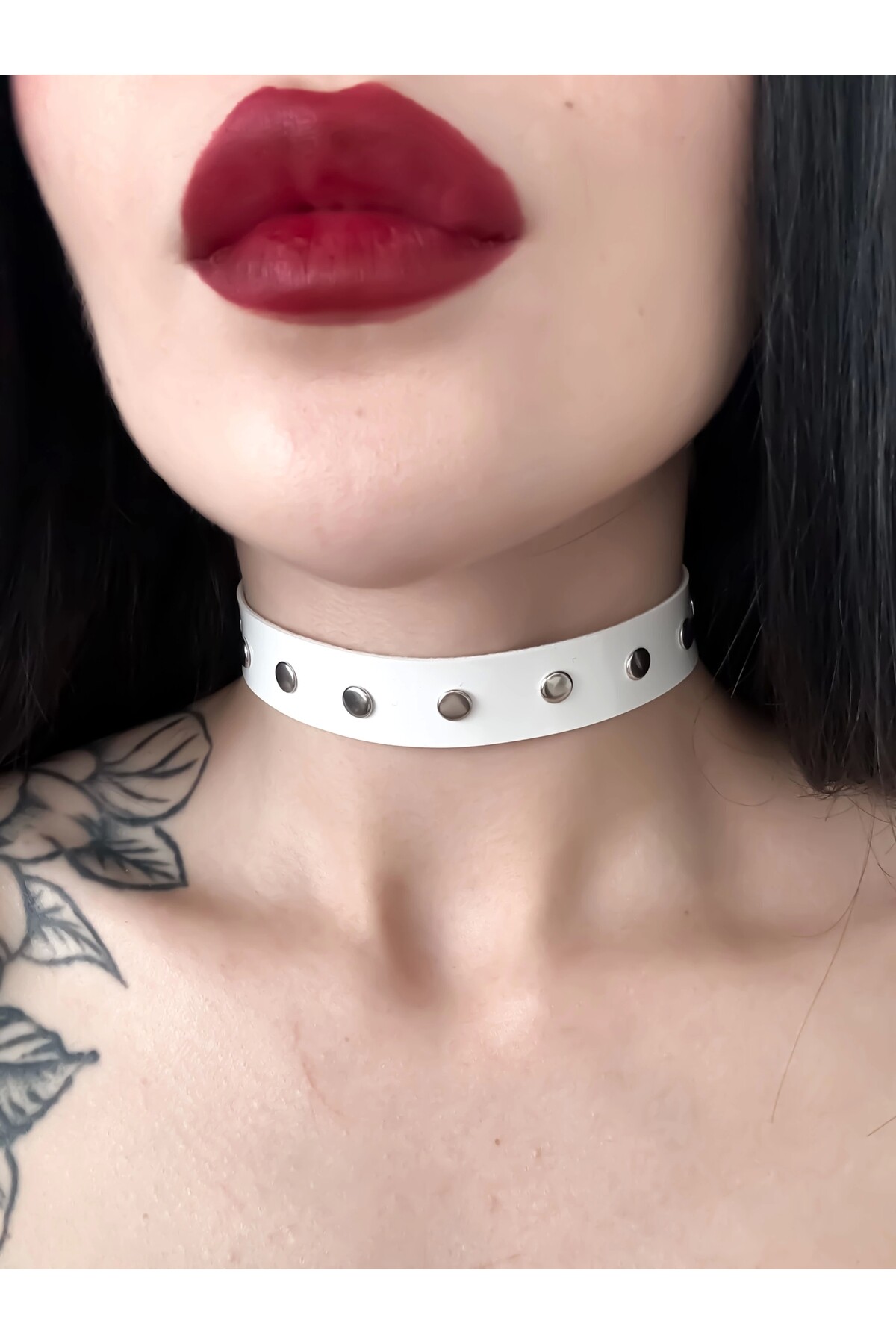 Gotik Punk Beyaz Rugan Zımbalı Choker Boyunluk - DarkellaStore
