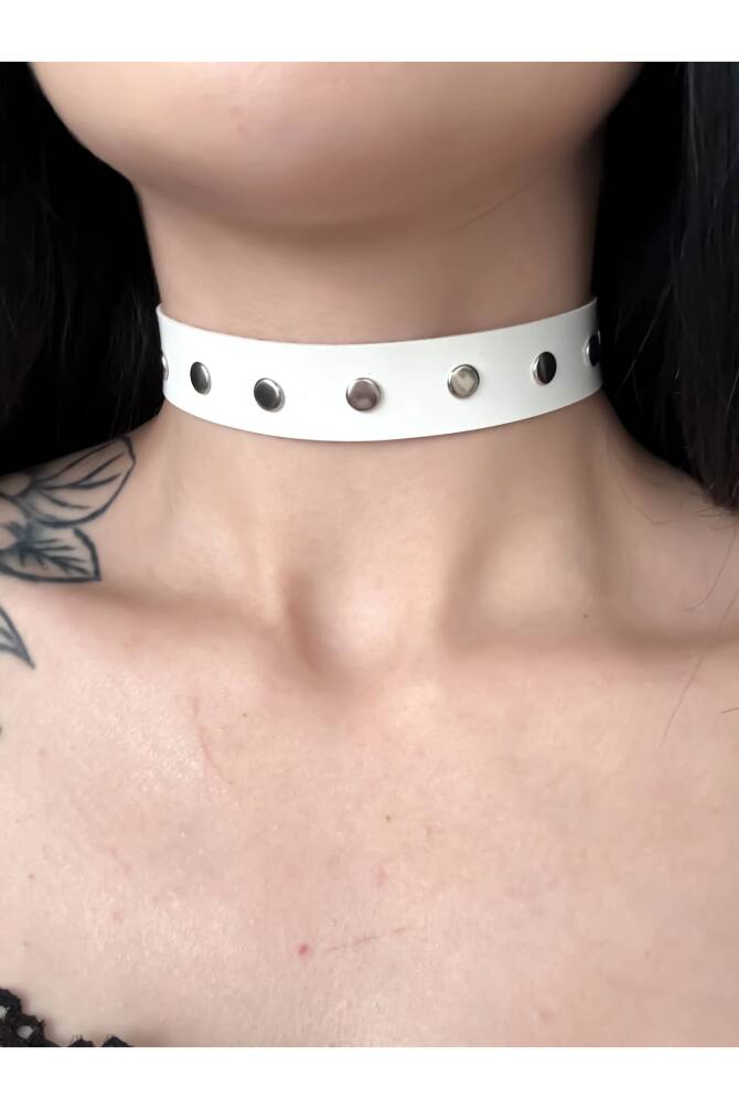 Gotik Punk Beyaz Rugan Zımbalı Choker Boyunluk - 2