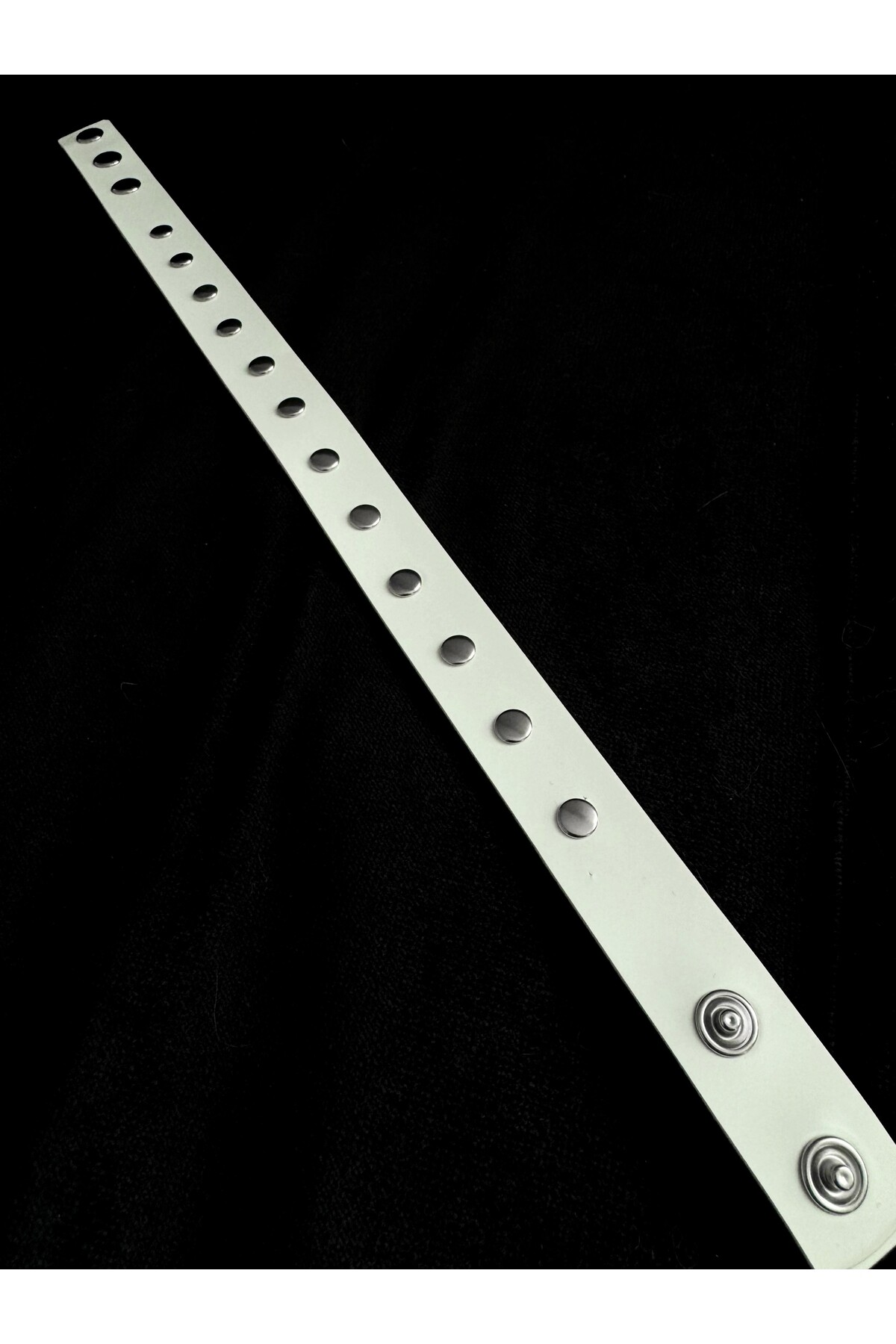 Gotik Punk Beyaz Rugan Zımbalı Choker Boyunluk - 3