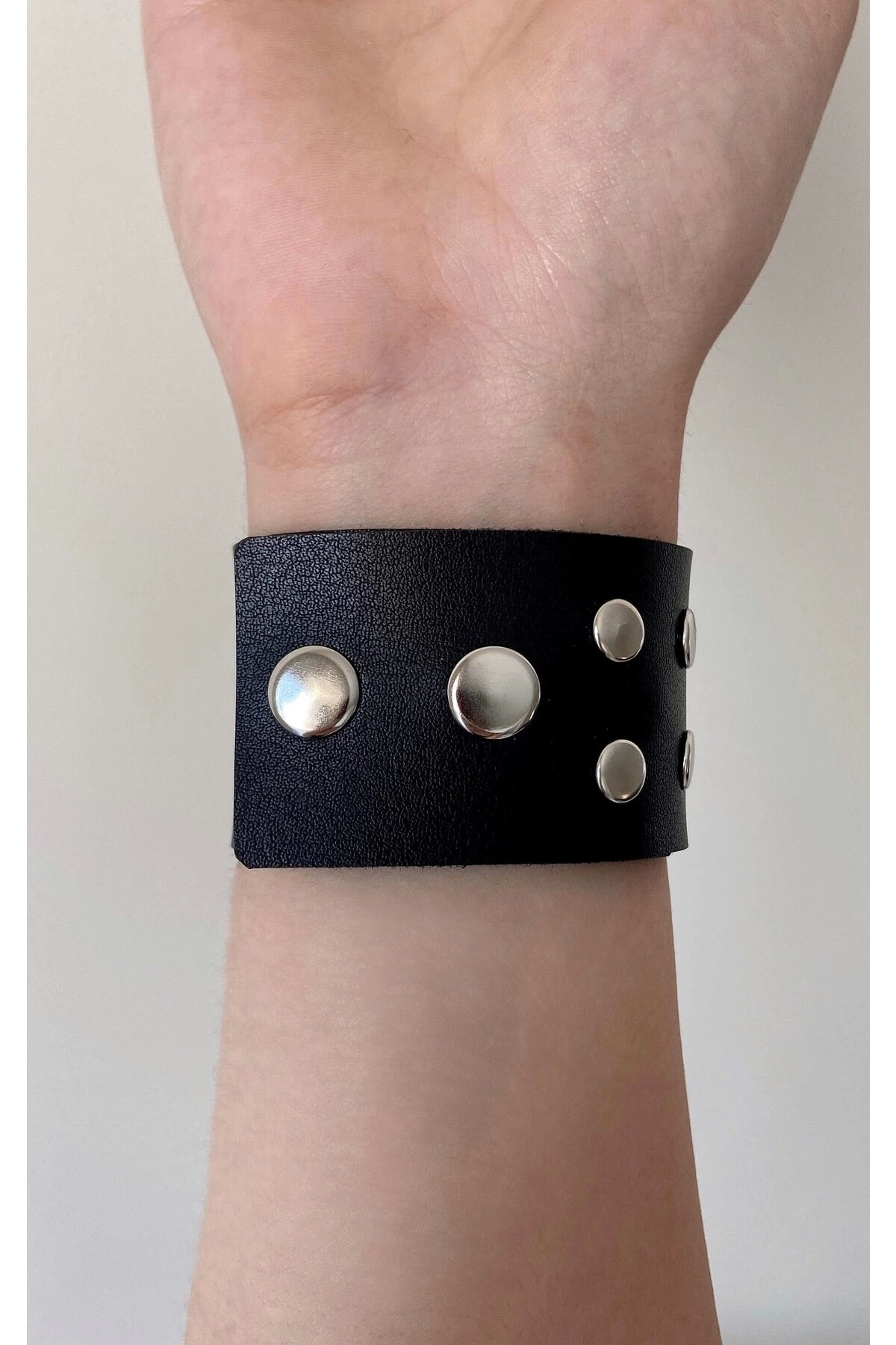 Gotik Punk Çift Sıralı Zımbalı Suni Deri Bileklik - 31