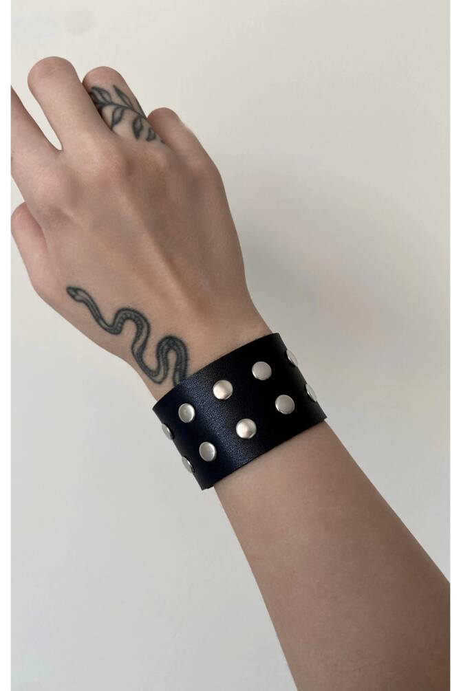 Gotik Punk Çift Sıralı Zımbalı Suni Deri Bileklik - 30