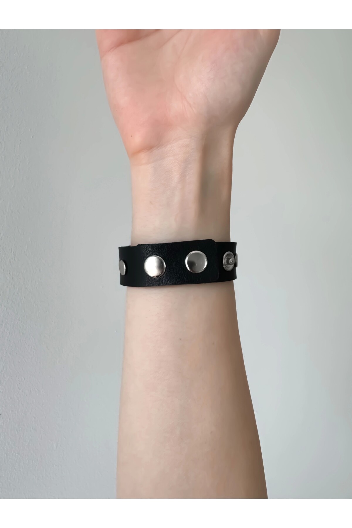 Gotik Punk Halkalı Deri Bileklik (UNİSEX BEDENLİ) - DarkellaStore