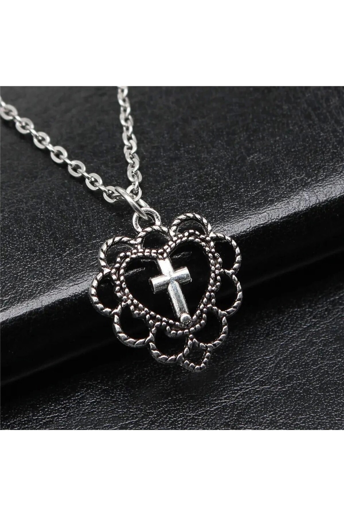 Gotik Punk Y2K Haçlı Desenli Kalp Kolye - DarkellaStore