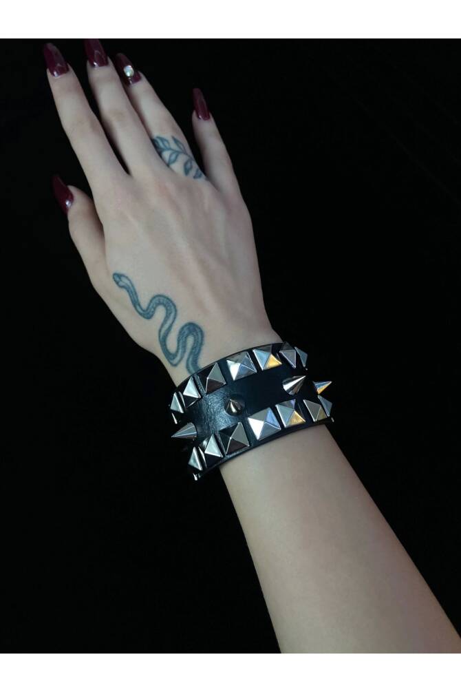 Gotik Punk Zımbalı Dikenli Spikelı Deri Bileklik (UNISEX) - 1