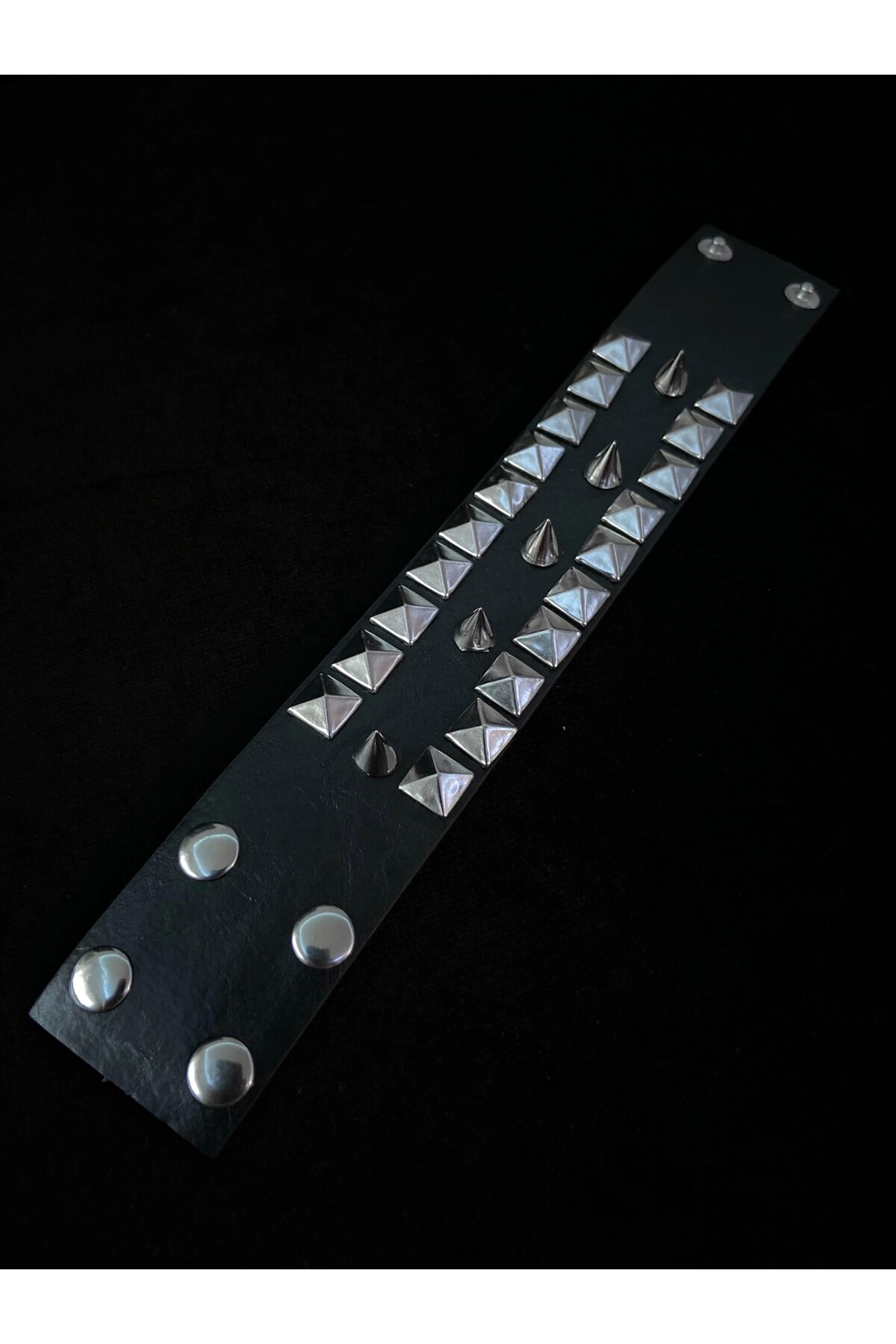 Gotik Punk Zımbalı Dikenli Spikelı Deri Bileklik (UNISEX) - 2