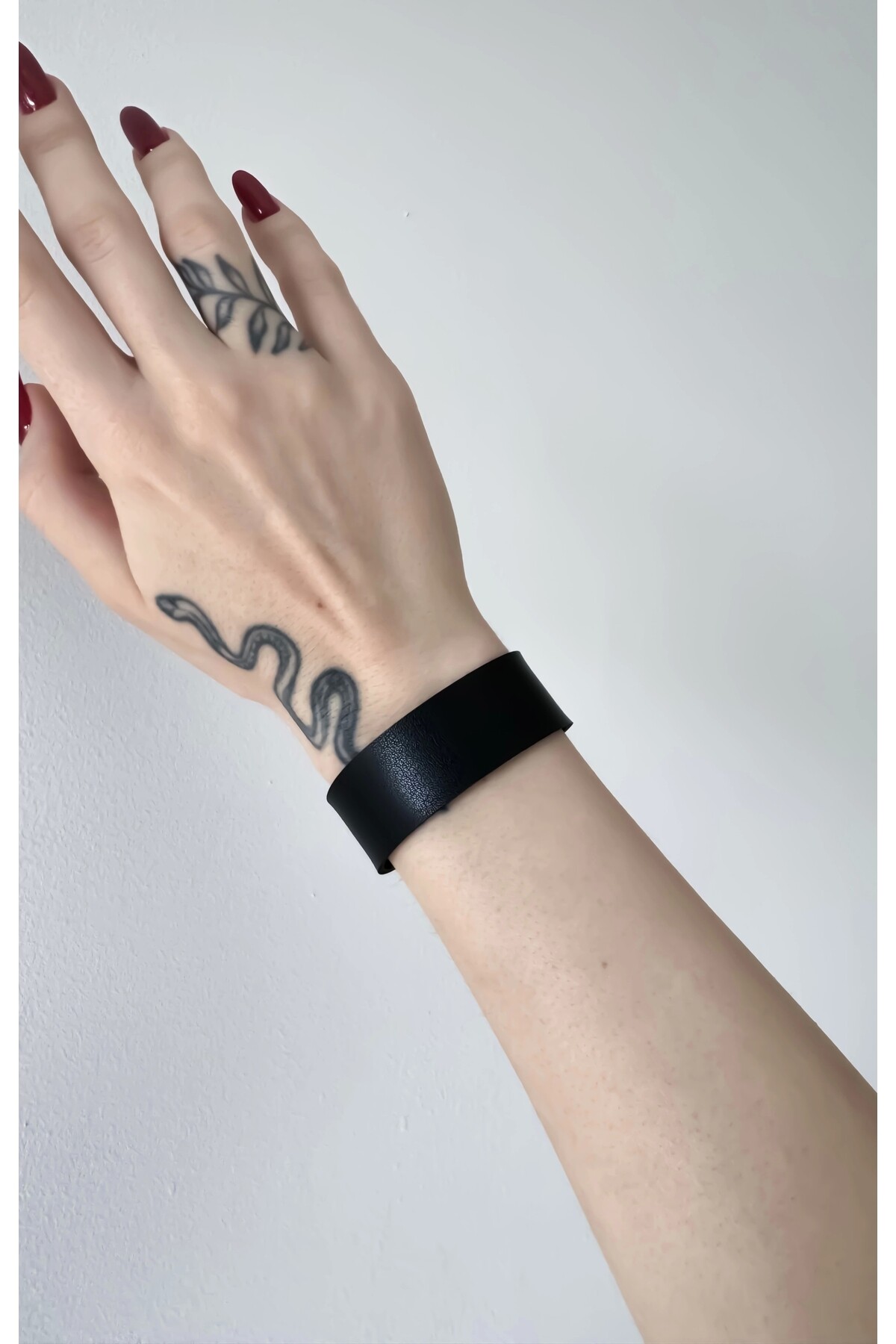 Gotik Suni Deri İnce Siyah Bileklik (UNISEX BEDENLİ) - 2