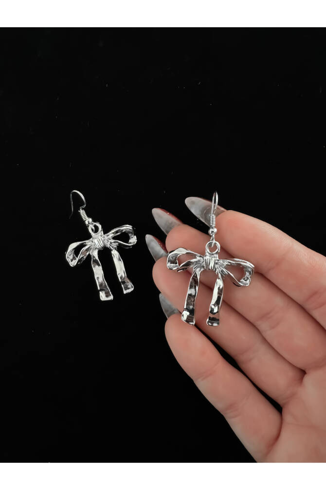 Y2K Coquette Metal Fiyonk Sallantılı Küpe - 2